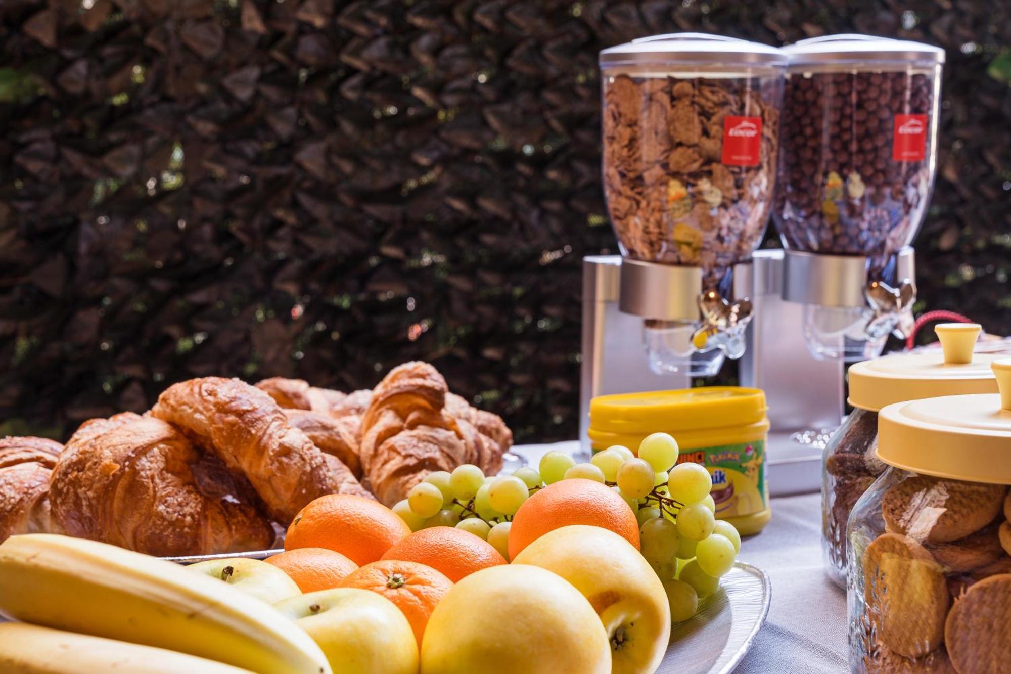 B&B La Corte And Home Restaurant - Free Parking - 10 Minutes To The Lake And Centre Como Luaran gambar